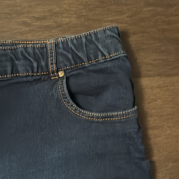 D/C jeans women’s he elastic waist pull on, knee high denim, blue distress - Picture 3 of 5